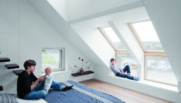 Poddasza lubimy głównie ze względu na ich "klimatyczny" wygląd i różnorodne możliwości aranżacyjne. Cenimy je również za funkcjonalność - pozwalają one tak zaplanować układ stref domu, aby oddzielić sferę nocną od dziennej Poddasza lubimy głównie ze względu na ich "klimatyczny" wygląd i różnorodne możliwości aranżacyjne. Cenimy je również za funkcjonalność - pozwalają one tak zaplanować układ stref domu, aby oddzielić sferę nocną od dziennej