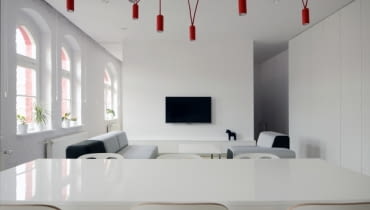 Minimalistyczne mieszkanie w Nikiszowcu w Katowicach. Projekt: MUS ARCHITECTS. nowoczesne mieszkanie, minimalistyczne mieszkanie, białe mieszkanie, nowoczesne mieszkanie, mieszkanie w bieli