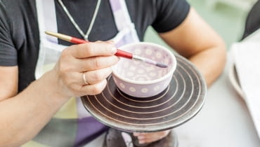 Produkty z bolesławickiej Manufaktury mają wielu zwolenników. polski stół, polski design, porcelana, ceramika