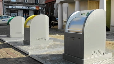 Podziemne pojemniki w Toruniu - w Opolu pojawią się podobne 05.11.2014 Torun . Ostatnie przygotowania przed oddaniem do uzytku podziemnych pojemnikow na odpady na Rynku Nowomiejskim w Toruniu . Fot. Wojciech Kardas / Agencja Gazeta DLOTO strony lokalne GW - Toruń SLOWA KLUCZOWE: podziemne smietniki podziemny smietnik kosz na smieci ZDJĘCIE DO WKŁADKI: DLOTO strony lokalne GW - Toruń