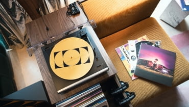 Stacja z winylami w TRIBE Paris Clichy Hotel