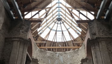 Neratov v Orlických horách - kościół w Czechach ze szklanym dachem Neratov v Orlických horách - kościół w Czechach ze szklanym dachem