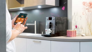 Ekspres do kawy CAFEROMATICA 768 możesz włączyć zdalnie przy użyciu smartfona, nie ruszając się z łóżka. Zaparzy twój ulubiony napój według przepisu, który zapisałeś w pamięci ekspresu, około 3199 zł, Nivona Zanim wstaniesz, będzie gotowa. EKSPRES DO KAWY CAFEROMATICA 768 możesz włączyć zdalnie przy użyciu smartfona, nie ruszając się z łóżka. Zaparzy twój ulubiony napój według przepisu, który zapisałeś w pamięci ekspresu około 3199?zł Nivona