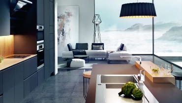 Równy z równym - W idealnej kuchni zlewozmywak musi być dobrze dopasowany. Ten stalowy model można osadzić na równi z blatem - montaż typu flush mount. Stosuje się go w przypadku blatów, które nie wchłaniają wody, np.: z marmuru, granitu, konglomeratu, Prospero, od 2309 zł, Deante, deante.pl Równy z równym W idealnej kuchni zlewozmywak musi być dobrze dopasowany. Ten stalowy model można osadzić na równi z blatem - montaż typu flush mount. Stosuje się go w przypadku blatów, które nie wchłaniają wody, np.: z marmuru, granitu, konglomeratu, Prospero, od 2309 zł, Deante, deante.pl