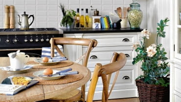 31.05.2012 , WNETRZA , STYLE , TEMAT OLD ENGLAND , SESJA DLA : CZTERY KATY , STYLIZACJA BEATA DRZEWOSOWSKA . FOT. MICHAL MUTOR SLOWA KLUCZOWE: WNETRZA DEKORACJE