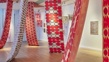 Wystawa o Alicji Wyszogrodzkiej w Muzeum Miasta Gdyni nagrodzona Dobrym Wzorem 2025 Wystawa o Alicji Wyszogrodzkiej w Muzeum Miasta Gdyni nagrodzona Dobrym Wzorem 2025