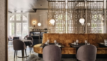 W The Crown Kraków Handwritten Collection każdy detal zaprojektowano z myślą o tym, aby otoczyć gości pięknem, a zarazem zapewnić im maksimum komfortu