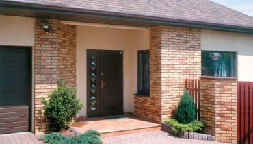 Płytek elewacyjnych nie trzeba układać na całej elewacji - można nimi wykończyć tylko pewne jej fragmenty. Płytek elewacyjnych nie trzeba układać na całej elewacji - można nimi wykończyć tylko pewne jej fragmenty.