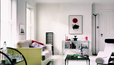 Tutaj zdecydowano się na grzejnik-drabinkę, który wprowadza interesujący motyw graficzny we wnętrzu. grzejnik