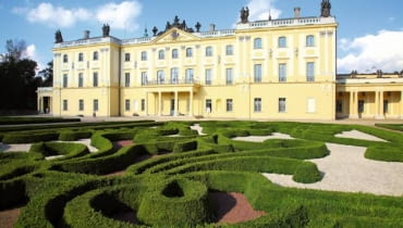 Odnowiony pałac Branickich, widok elewacji od strony salonu ogrodowego 29.08.2008 BIALYSTOK SESJA OGRODY NA ZDJECIU OGROD PALAC BRANICKICH W BIALYMSTOKU STYLIZACJA -------- DLA CZASOPISMA OGRODY FOT. ARKADIUSZ SCICHOCKI / AGENCJA GAZETA