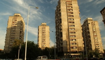Sedesowce we Wrocławiu, czyli zespół mieszkano-usługowy przy placu Grunwaldzkim we Wrocławiu, proj. Jadwiga Grabowska-Hawrylak, lata 60. XX wieku Sedesowce we Wrocławiu, czyli zespół mieszkano-usługowy przy placu Grunwaldzkim we Wrocławiu, proj. Jadwiga Grabowska-Hawrylak, lata 60. XX wieku