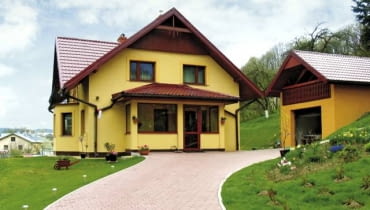 Ganek z funkcją wiatrołapu w domu murowanym Ganek z funkcją wiatrołapu w domu murowanym