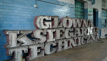 "Główna Księgarnia Techniczna" z ul. Świętokrzyskiej w Warszawie księgarnia, warszawa, neon, świętokrzyska