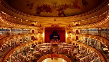 Teatr zmieniony w księgarnię Teatr zmieniony na księgarnię
