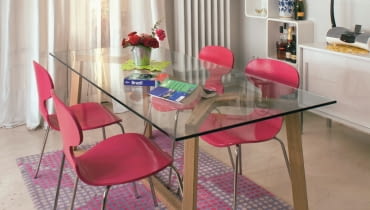 <B>W bezpretensjonalnie urządzonym mieszkaniu młodej i wesołej osoby wykorzystaliśmy prostą, ale szykowną zastawę. Do aranżacji wprowadziliśmy radosne kolory.</B> <BR />PRZED ZMIANĄ. Nowoczesne i proste meble w tym mieszkaniu wykluczały użycie wykrochmalonego obrusu i tradycyjnej porcelany. <B>W bezpretensjonalnie urządzonym mieszkaniu młodej i wesołej osoby wykorzystaliśmy prostą, ale szykowną zastawę. Do aranżacji wprowadziliśmy radosne kolory.</B> <BR />PRZED ZMIANĄ. Nowoczesne i proste meble w tym mieszkaniu wykluczały użycie wykrochmalonego obrusu i tradycyjnej porcelany.