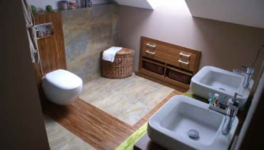 Łazienka na poddaszu projektu pracowni Hola Design. Do stworzenia dobrego wnętrza lub budynku niezbędne są: pomysł - bo to on stanowi przyczynek do jakiejkolwiek pracy projektowej i spójność - bo jednoczesne stosowanie zbyt wielu różnorodnych rozwiązań jest równie niekorzystne jak przypadkowość. łazienka na poddaszu,poddasze,łazienka