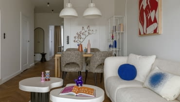 Mieszkanie, na warszawskiej Woli, które czaruje formą i kolorem