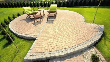 <B> Rozgrzane słońcem płyty, przyjazne drewno, sztuczna trawa - wszystkie wyglądają ładnie, ale nie sugerujmy się wyłącznie ich urodą! Przed zakupem sprawdźmy, czy materiał na balkonową lub tarasową podłogę jest odporny na niską temperaturę i na wilgoć.</B> <BR >Kostka brukowa, różne kształty, wymiary i kolory, 81,74 zł/m kw., Libet <B> Rozgrzane słońcem płyty, przyjazne drewno, sztuczna trawa - wszystkie wyglądają ładnie, ale nie sugerujmy się wyłącznie ich urodą! Przed zakupem sprawdźmy, czy materiał na balkonową lub tarasową podłogę jest odporny na niską temperaturę i na wilgoć.</B> <BR >Kostka brukowa, różne kształty, wymiary i kolory, 81,74 zł/m kw., Libet