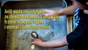 Przed zatykaniem się syfonu chroni korek z sitkiem Przed zatykaniem się syfonu chroni korek z sitkiem