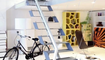 Architektura wnętrza. Hi-tech nie uznaje ścian dzielących domy i mieszkania na poszczególne pomieszczenia. Kuchnia, sypialnia, pokój dzienny są częścią otwartej przestrzeni, najwyżej bywają wydzielone przepierzeniami. 10.02.2008 WARSZAWA SESJA STYLE NA ZDJECIU WNETRZA STYLIZACJA KAROLINA SWIDERSKA DLA CZASOPISMA CZTERY KATY FOT. ARKADIUSZ SCICHOCKI / AGENCJA GAZETA