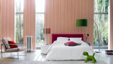 DEKORACJE WNĘTRZ. Mocne kolory, oryginalne, duże i wyraziste wzory. Rodzaj okładziny: papierowa, winylowa, z tkaniny czy fototapeta, ma już drugorzędne znaczenie. Liczy się przede wszystkim uroda ściennej dekoracji. <BR > Goa, winylowa na fizelinie, 270 zł/rolka, sprzedaż: Decorador Image 132