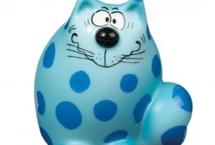 17 lutego obchodzimy Międzynarodowy Dzień Kota. Z tej okazji naszym futrzakom podarujmy tort rybny i ciaasteczka z kocimiętką, a sobie coś nowego do kociej kolekcji. Choć i tak wszyscy wiemy, że każdy dzień w roku, to dzień kota. <BR /> DEKORACJE. Sympatyczna solniczka/pieprzniczka w kształcie kota wykonana z porcelany. 85 zł, modernform.pl