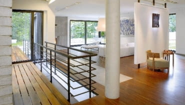 ONE TIME USE ONLY DO JEDNOKROTNEJ PUBLIKACJI DOM JEDNORODZINNY , MUROWANY , TRZYKONDYGNACYJNY , WNETRZA FOT. HANNA DLUGOSZ PUBLIKACJA LADNY DOM NR 4 (102) - 4 2007