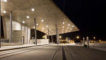 Dynamiczny, żelbetowy przystanek tramwajowo-kolejowy przy nowym stadionie miejskim we Wrocławiu. przytanek, przystanki, wrocław, mpp, maćków pracownia projektowa, zbigniew maćków, ozone, arcadis