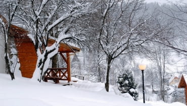 OGRÓD JADWIGI I TADEUSZA KUTÓW to ogród o charakterze naturalistycznym, harmonijne "połączenie natury i kultury" - nie ma tu ogrodzenia, a rośliny idealnie wpisują się w krajobraz.