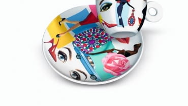 <B>Amatorzy kawy i herbaty przekonują, że na smak napoju ma wpływ uroda naczynia, w którym jest podany. Trudno temu zaprzeczyć! </B> <BR />Illy, Almodovar, porcelana, 130 zł