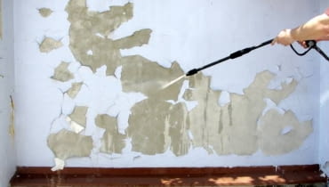 Elewację należy myć od góry na dół, najlepiej myjką ciśnieniową Elewację należy myć od góry na dół, najlepiej myjką ciśnieniową