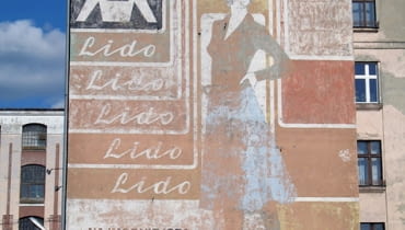 Łódzkie Murale - Lido, najmodniejsza odzież damska. Mural zachowany w dobrym stanie. Łódzkie Murale - Lido, najmodniejsza odzież damska. Mural zachowany w dobrym stanie.