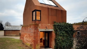 Pracownia dla szkoły muzycznej Aldeburgh Music, Snape Maltings, Suffolk, Wielka Brytania, 2009, proj. Haworth Tompkins