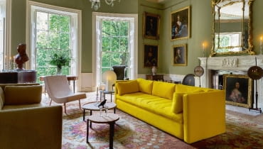 Sofa Hackney, bardzo duża i wygodna. Jest mocnym, nowoczesnym punktem w stylowym wnętrzu, Hay/Square Space Sofa Hackney, bardzo duża i wygodna. Jest mocnym, nowoczesnym punktem w stylowym wnętrzu, Hay/Square Space