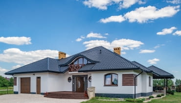 Dlaczego warto podjąć decyzję o dachu wielopołaciowym?