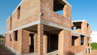 Dom murowany można zbudować w jeden rok, jeśli się jest do budowy dobrze przygotowanym i ma dobrego wykonawcę budowa domu