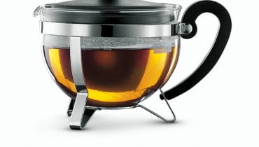 <B>KUCHNIA. Wydobędą z liści herbacianych cały smak i zapach. Ucieszą przy tym nie tylko podniebienie, ale i oko.</B> <BR>czerwonamaszyna.pl, szkło, stal i tworzywo sztuczne, poj. 1,5 l, 106 zł