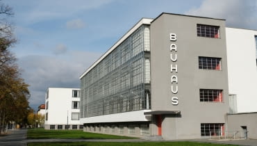 Zabudowania Bauhausu w Dessau powstały w latach 1925-1926 Zabudowania Bauhausu w Dessau powstały w latach 1925-1926
