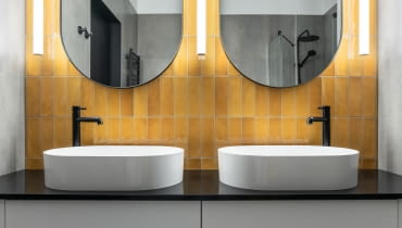 Strefę umywalki można urządzić funkcjonalnie i estetycznie w każdej łazience Strefa umywalki