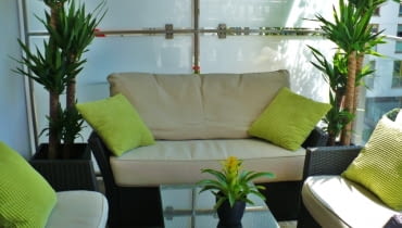 Metamorfoza balkonu. Balkon z jukami. Projekty balkonów Metamorfoza balkonu. Balkon z jukami. Projekty balkonów