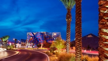 Lou Ruvo Center for Brain Health to spektakularne dzieło Franka Gehry`ego w Las Vegas, w którym będzie się leczyć choroby mózgu m.in. Parkinsona i Alzheimera las vegas, dekonstruktywizm, szpital, usa, frank gehry