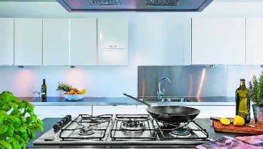 Gaz sieciowy, czyli metan to najprzyjaźniejsze dla środowiska naturalnego paliwo nieodnawialne. Ogrzewanie nim domu przy zastosowaniu kotłakondensacyjnego daje naprawdę wymierne korzyści i wydaje się być jedynym racjonalnym wyborem. Gaz sieciowy, czyli metan to najprzyjaźniejsze dla środowiska naturalnego paliwo nieodnawialne. Ogrzewanie nim domu przy zastosowaniu kotłakondensacyjnego daje naprawdę wymierne korzyści i wydaje się być jedynym racjonalnym wyborem.