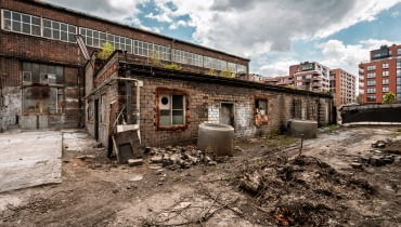 Z terenów Stoczni Cesarskiej znikają wtórne dobudówki Z terenów Stoczni Cesarskiej znikają wtórne dobudówki