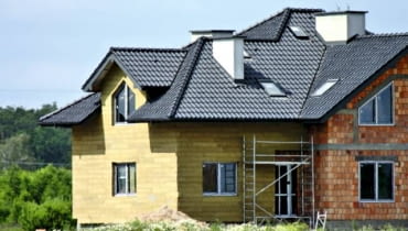 Jeśli wydatek na dodatkowe ocieplenie domu potraktujemy jako lokatę kapitału, będzie to najkorzystniejszy i najbezpieczniejszy interes, jaki możemy zrobić w dzisiejszych czasach Jeśli wydatek na dodatkowe ocieplenie domu potraktujemy jako lokatę kapitału, będzie to najkorzystniejszy i najbezpieczniejszy interes, jaki możemy zrobić w dzisiejszych czasach