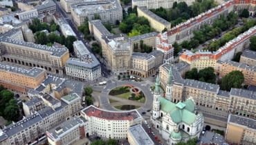 Paweł Brzeziński ma dwie pasje, latanie i fotografowanie ziemi z nieba. Warszawę uwiecznił już w tysiącach fotografii, my prezentujemy najciekawsze kadry. Zobacz stolicę z zupełnie innej perspektywy! Warszawa z lotu ptaka/Facebook