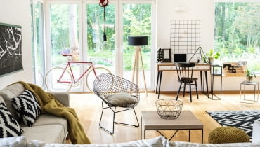 Białe mieszkanie w stylu skandynawskim