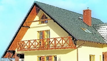 W domach z dachami dwuspadowymi styk ścian szczytowych i połaci trzeba dobrze ocieplić W domach z dachami dwuspadowymi styk ścian szczytowych i połaci trzeba dobrze ocieplić