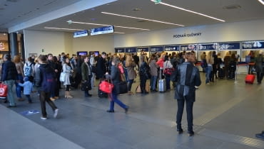 25.10.2013 Poznan , otwarcie galerii Poznan City Center , pierwszy dzien , galeria handlowa , pkp , zajezdnia autobusowa pks Fot. Tomasz Kaminski / Agencja Gazeta SLOWA KLUCZOWE: SAturn