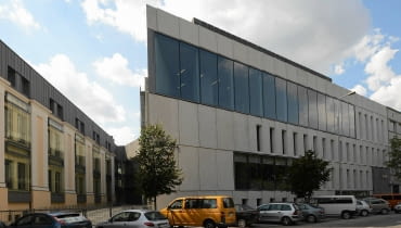 22.08.2014 Warszawa , ul. Wybrzeze Kosciuszkowskie . Nowy i stary budynek ASP . Fot. Franciszek Mazur / Agencja Gazeta SLOWA KLUCZOWE: architektura Akademia Sztuk Pieknych ZDJĘCIE DO WKŁADKI: DLOWA Strony Lokalne Warszawa