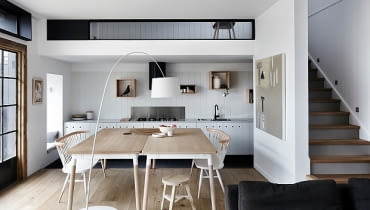 Dom w Melbourne; proj. Whiting Architects prosty dom, jasny dom, minimalistyczny dom, dom w skandynawskim stylu, wnętrze w skandynawskim stylu